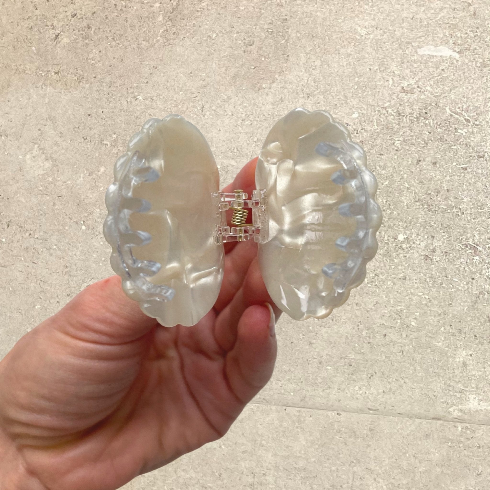 Shell Claw Hair Clip - Pearlescent Cream - Alice Bow